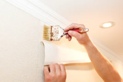 Pose de papier peint à Rouge-Perriers — revêtements muraux et toiles de verre